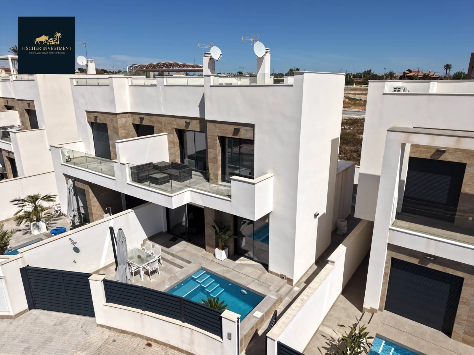 Chalet de 3 habitaciones en Los Montesinos en venta con piscina garaje - 329.900 € (Ref: 9731192)