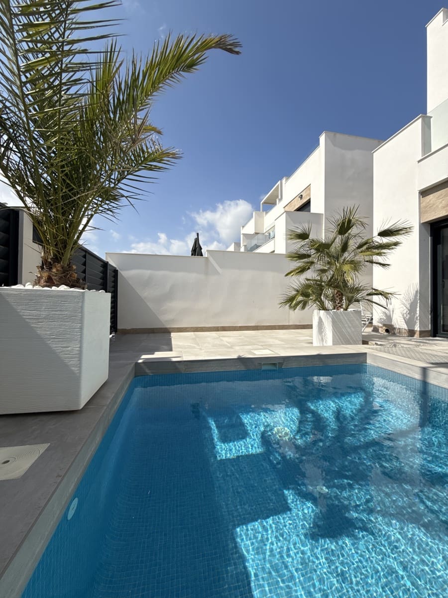 Chalet de 3 habitaciones en Los Montesinos en venta con piscina garaje - 349.900 € (Ref: 9731195)