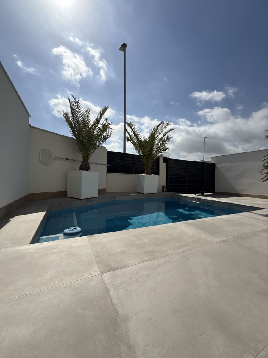 Chalet de 3 habitaciones en Los Montesinos en venta con piscina garaje - 349.900 € (Ref: 9731195)