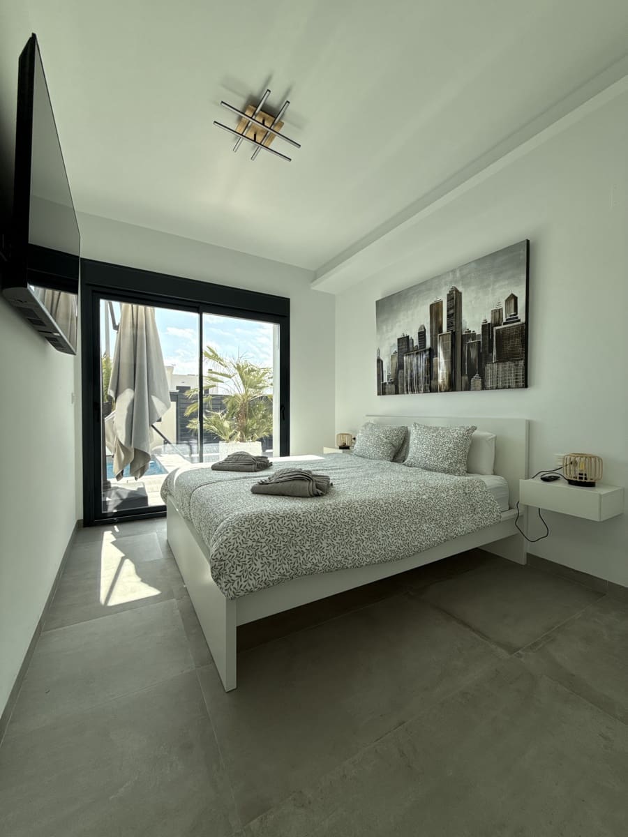 Chalet de 3 habitaciones en Los Montesinos en venta con piscina garaje - 349.900 € (Ref: 9731195)