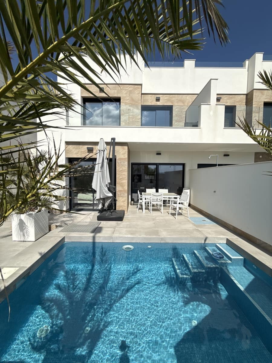 Chalet de 3 habitaciones en Los Montesinos en venta con piscina garaje - 349.900 € (Ref: 9731195)