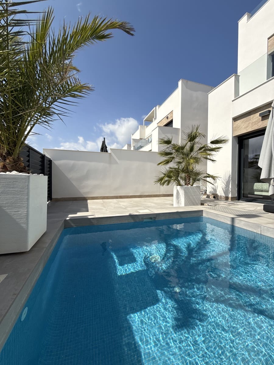 Chalet de 3 habitaciones en Los Montesinos en venta con piscina garaje - 349.900 € (Ref: 9731195)