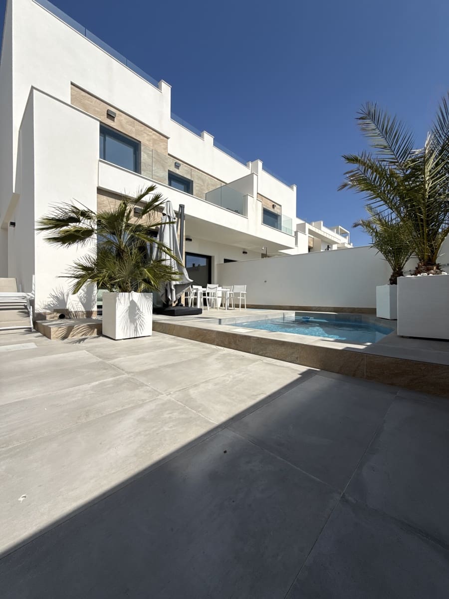 Chalet de 3 habitaciones en Los Montesinos en venta con piscina garaje - 349.900 € (Ref: 9731195)