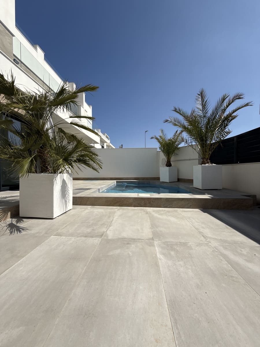 Chalet de 3 habitaciones en Los Montesinos en venta con piscina garaje - 349.900 € (Ref: 9731195)