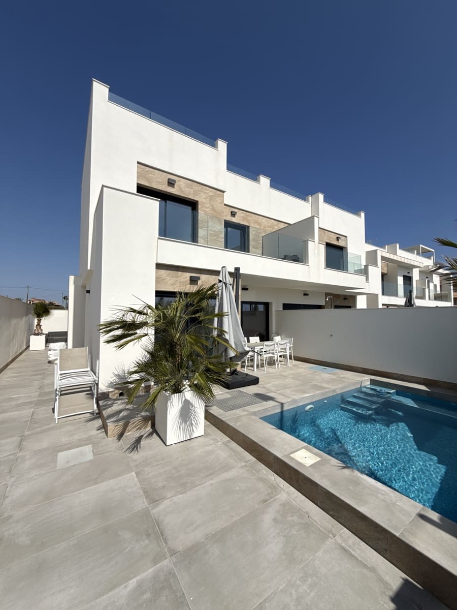 Chalet de 3 habitaciones en Los Montesinos en venta con piscina garaje - 349.900 € (Ref: 9731195)