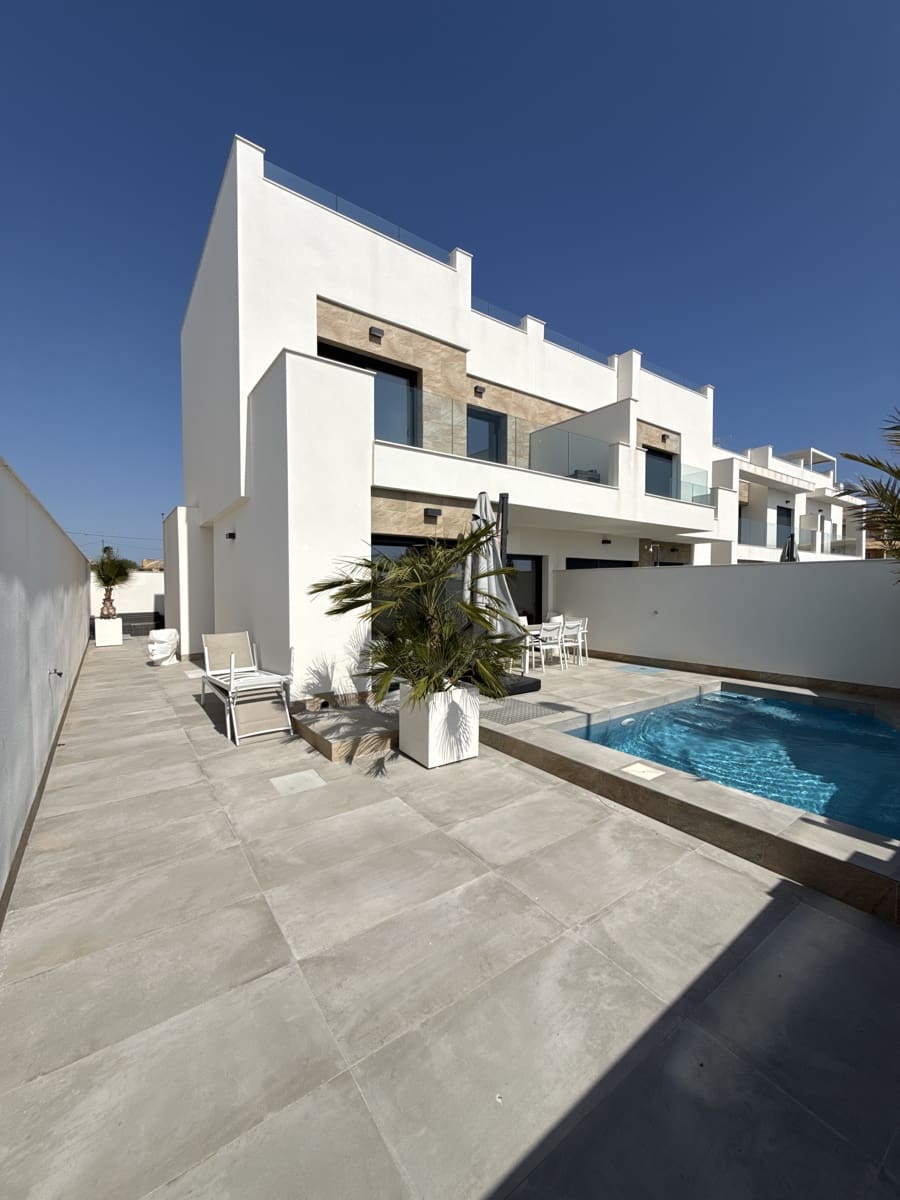 Chalet de 3 habitaciones en Los Montesinos en venta con piscina garaje - 349.900 € (Ref: 9731195)