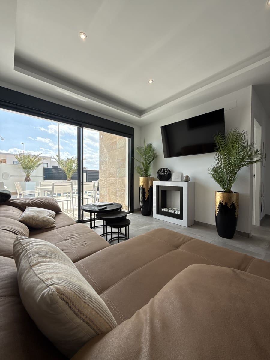 Chalet de 3 habitaciones en Los Montesinos en venta con piscina garaje - 349.900 € (Ref: 9731195)