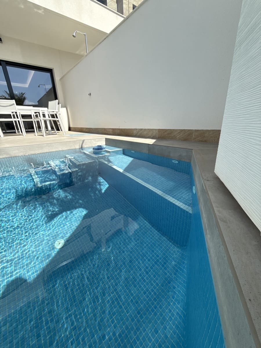 Chalet de 3 habitaciones en Los Montesinos en venta con piscina garaje - 349.900 € (Ref: 9731195)