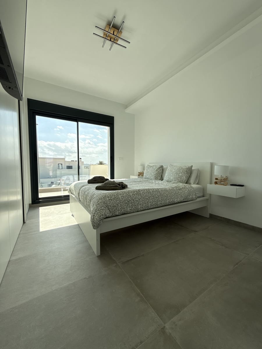 Chalet de 3 habitaciones en Los Montesinos en venta con piscina garaje - 349.900 € (Ref: 9731195)