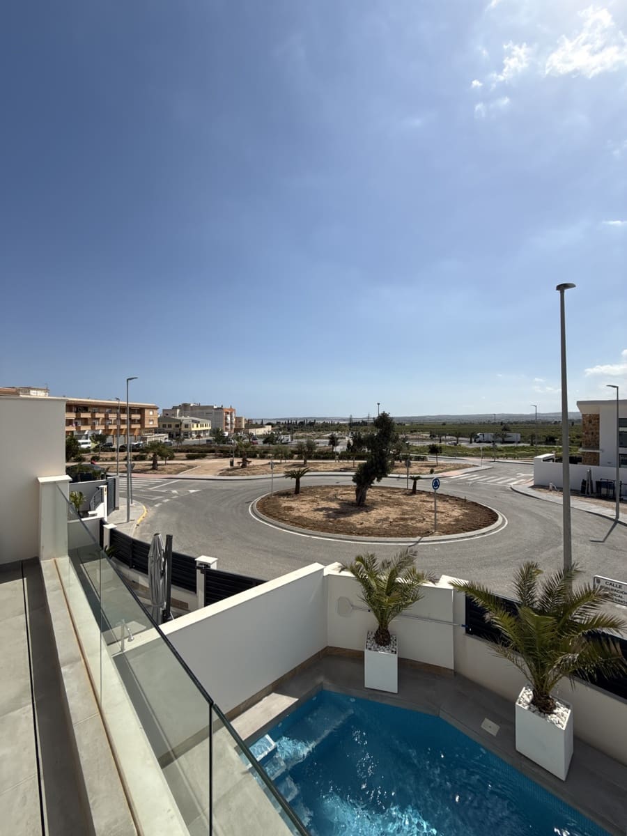 Chalet de 3 habitaciones en Los Montesinos en venta con piscina garaje - 349.900 € (Ref: 9731195)