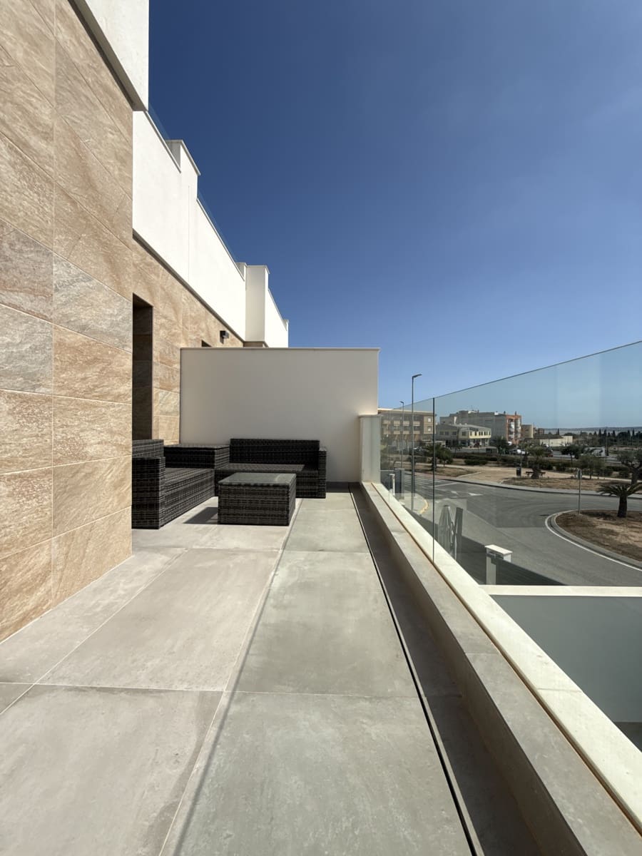 Chalet de 3 habitaciones en Los Montesinos en venta con piscina garaje - 349.900 € (Ref: 9731195)