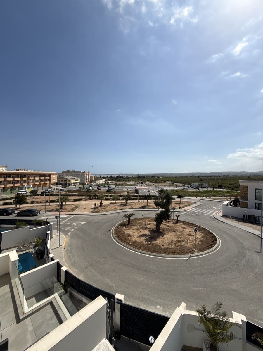 Chalet de 3 habitaciones en Los Montesinos en venta con piscina garaje - 349.900 € (Ref: 9731195)