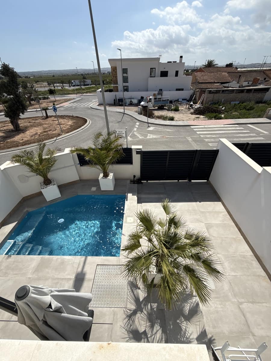 Chalet de 3 habitaciones en Los Montesinos en venta con piscina garaje - 349.900 € (Ref: 9731195)