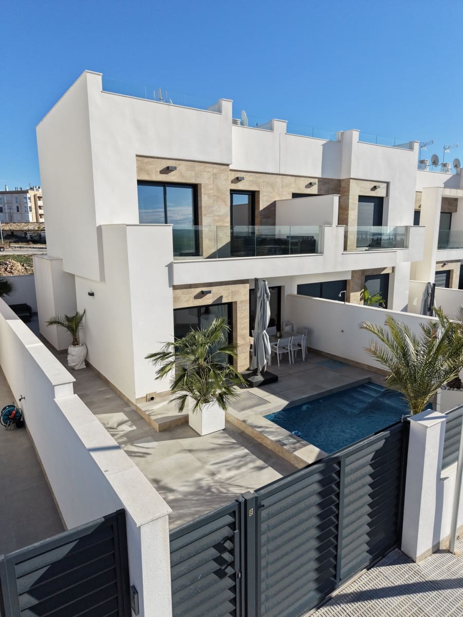 Chalet de 3 habitaciones en Los Montesinos en venta con piscina garaje - 349.900 € (Ref: 9731195)