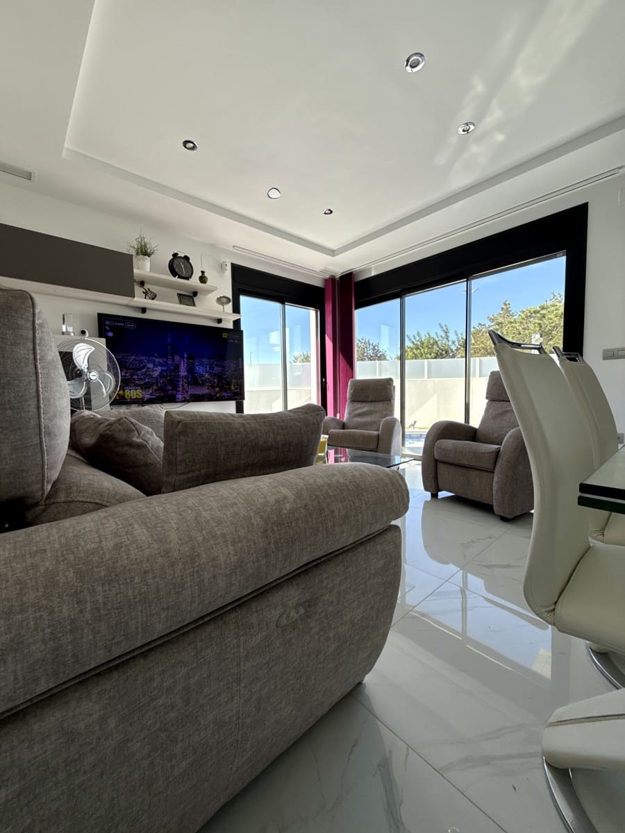 3 soverom Villa til salgs i Los Montesinos med svømmebasseng garasje - € 399 000 (Ref: 9751421)