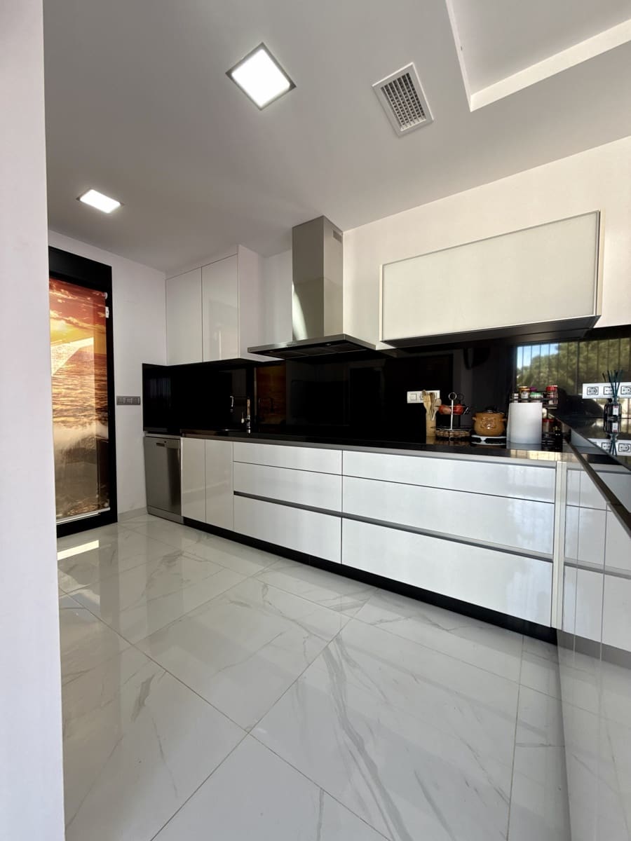 3 soverom Villa til salgs i Los Montesinos med svømmebasseng garasje - € 399 000 (Ref: 9751421)