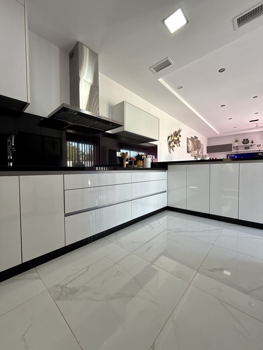 3 soverom Villa til salgs i Los Montesinos med svømmebasseng garasje - € 399 000 (Ref: 9751421)