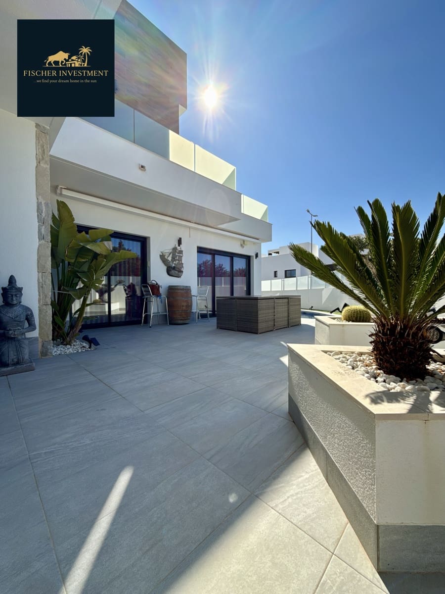 3 soverom Villa til salgs i Los Montesinos med svømmebasseng garasje - € 399 000 (Ref: 9751421)