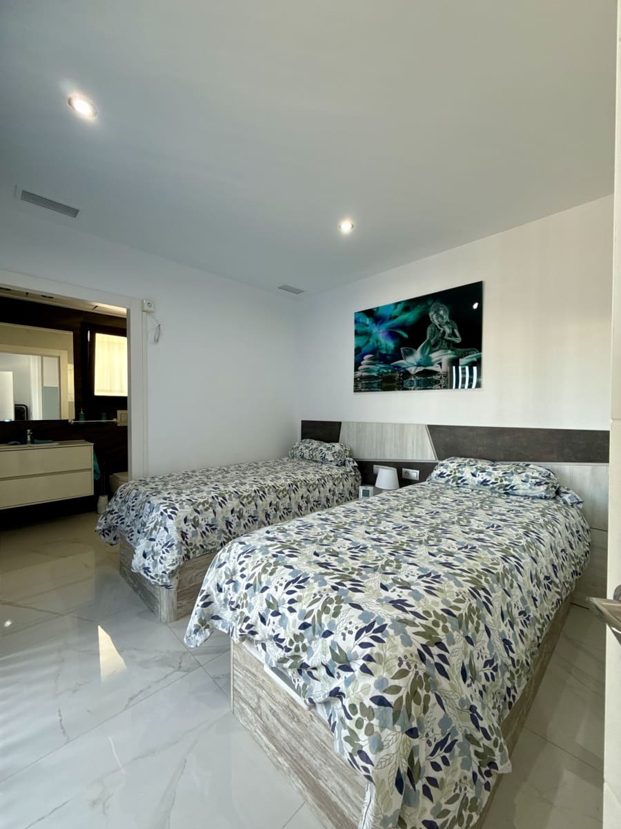 3 soverom Villa til salgs i Los Montesinos med svømmebasseng garasje - € 399 000 (Ref: 9751421)