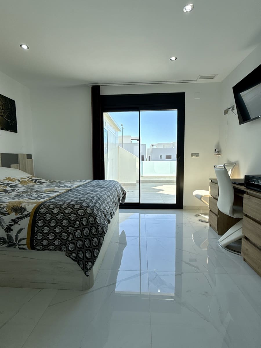 3 soverom Villa til salgs i Los Montesinos med svømmebasseng garasje - € 399 000 (Ref: 9751421)