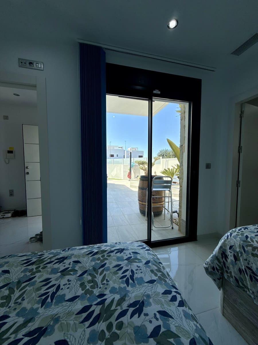 3 soverom Villa til salgs i Los Montesinos med svømmebasseng garasje - € 399 000 (Ref: 9751421)