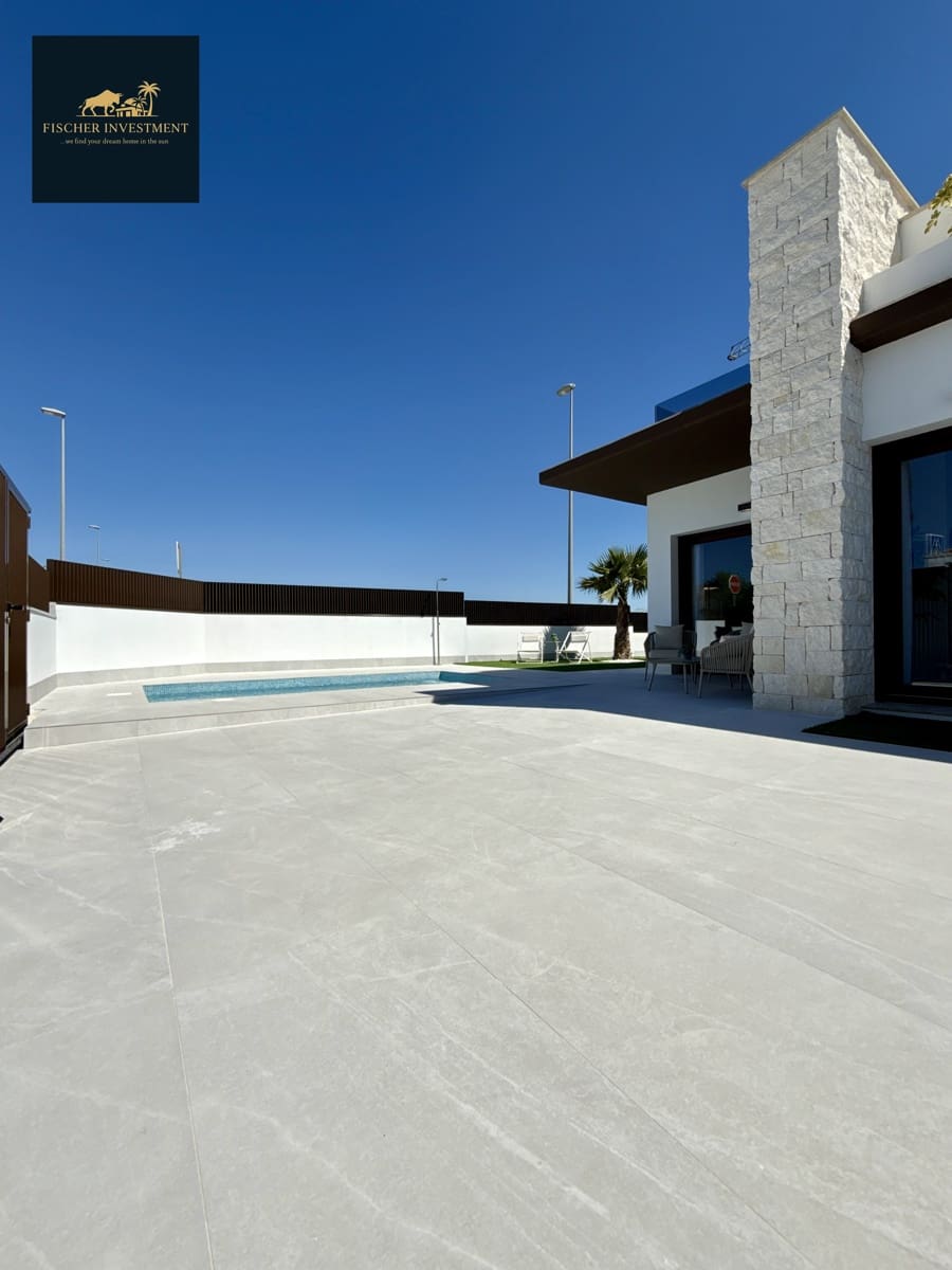 2 soverom Kjedet enebolig til salgs i Orihuela med svømmebasseng garasje - € 351 000 (Ref: 9756251)