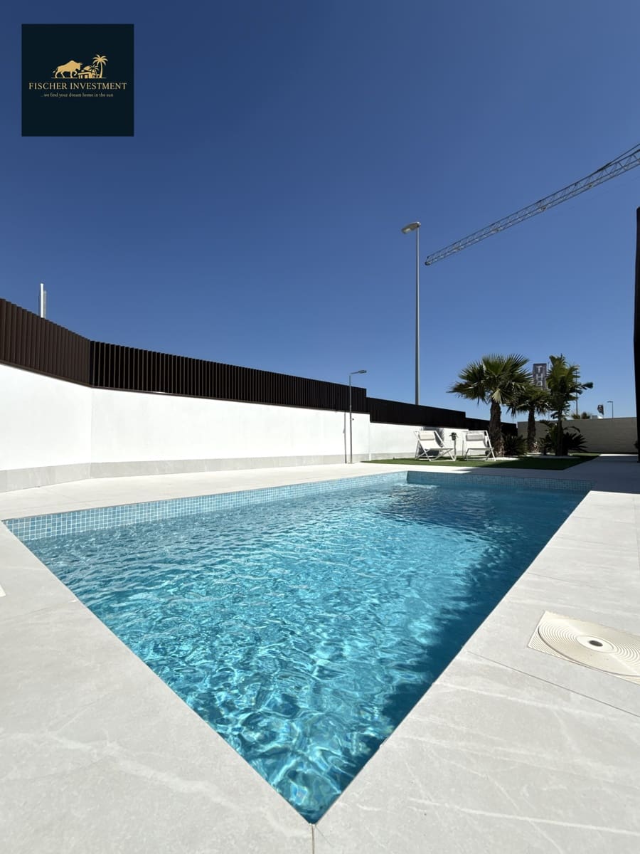 2 soverom Kjedet enebolig til salgs i Orihuela med svømmebasseng garasje - € 351 000 (Ref: 9756251)