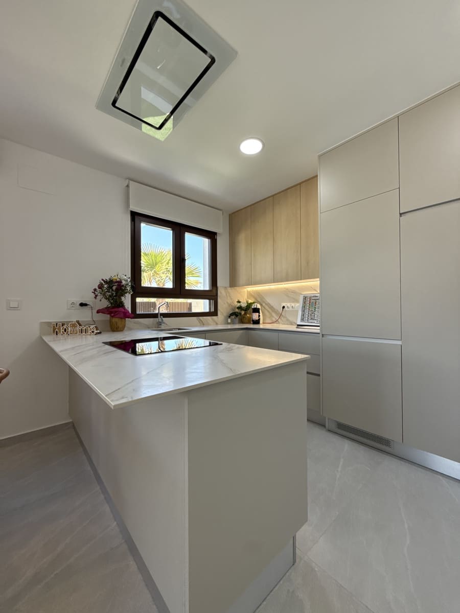 2 soverom Kjedet enebolig til salgs i Orihuela med svømmebasseng garasje - € 351 000 (Ref: 9756251)