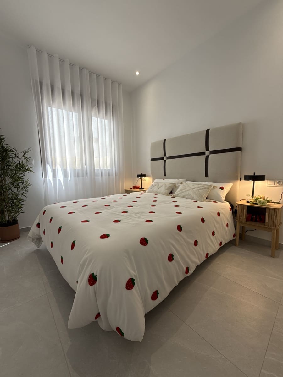 2 soverom Kjedet enebolig til salgs i Orihuela med svømmebasseng garasje - € 351 000 (Ref: 9756251)