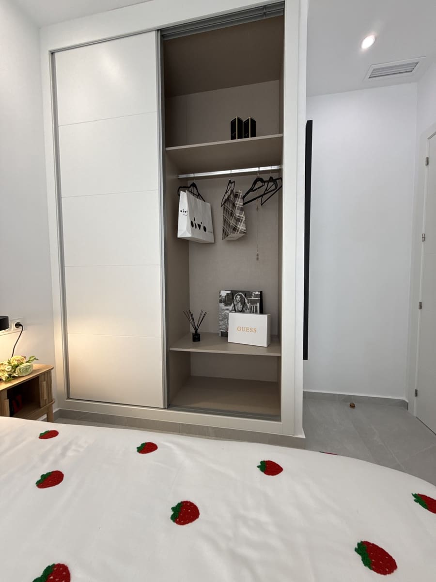 2 soverom Kjedet enebolig til salgs i Orihuela med svømmebasseng garasje - € 351 000 (Ref: 9756251)