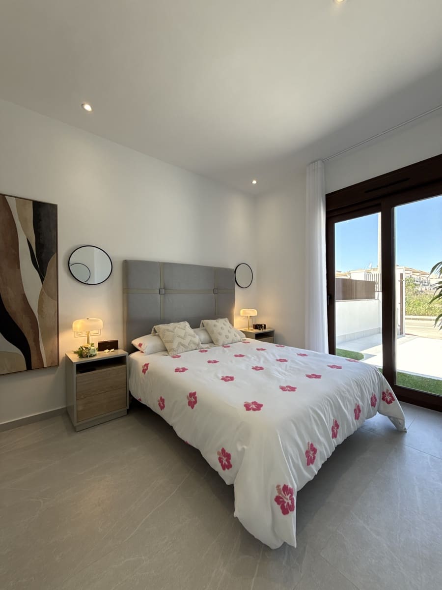 2 soverom Kjedet enebolig til salgs i Orihuela med svømmebasseng garasje - € 351 000 (Ref: 9756251)