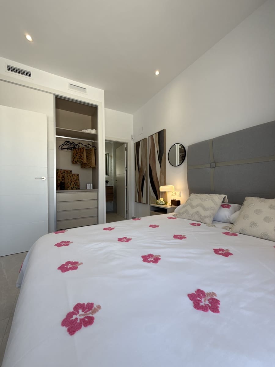 2 soverom Kjedet enebolig til salgs i Orihuela med svømmebasseng garasje - € 351 000 (Ref: 9756251)