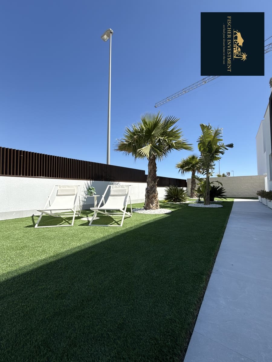 2 soverom Kjedet enebolig til salgs i Orihuela med svømmebasseng garasje - € 351 000 (Ref: 9756251)