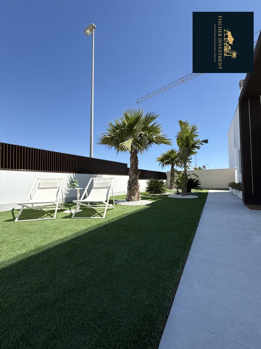 2 soverom Kjedet enebolig til salgs i Orihuela med svømmebasseng garasje - € 351 000 (Ref: 9756251)