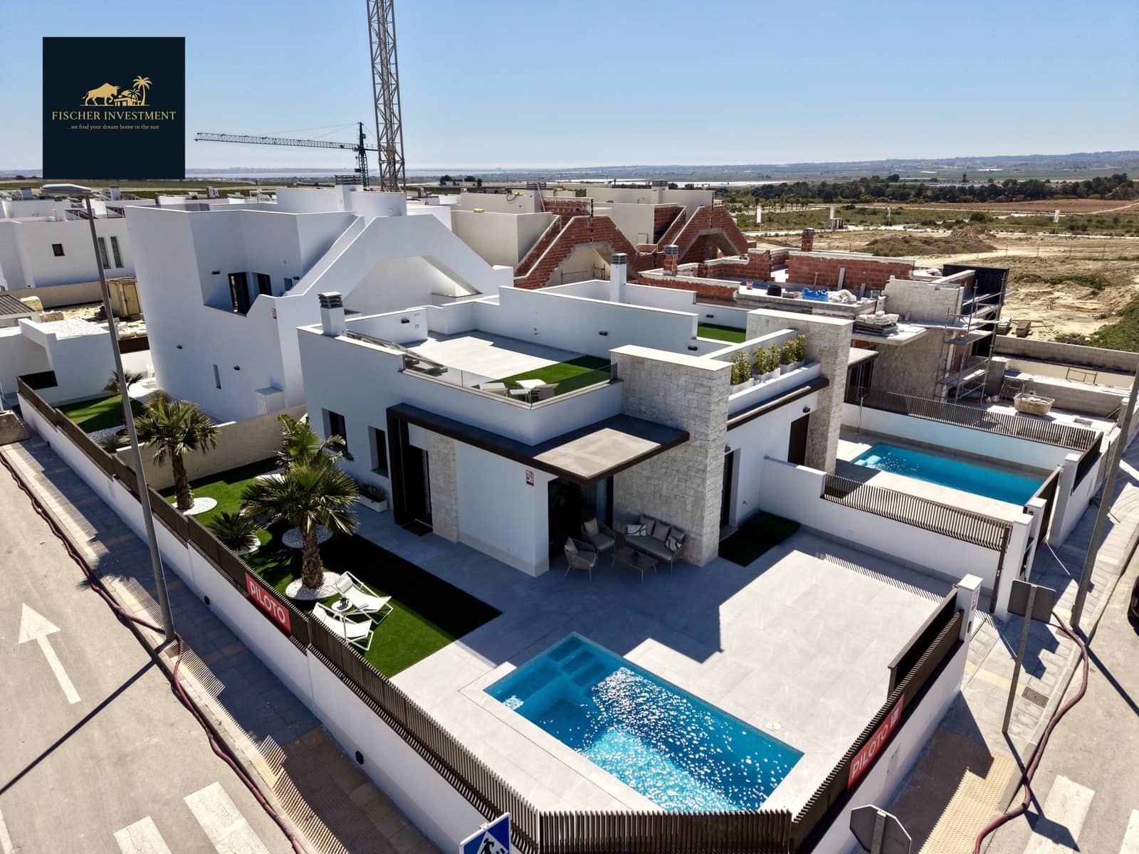 2 soverom Kjedet enebolig til salgs i Orihuela med svømmebasseng garasje - € 351 000 (Ref: 9756251)