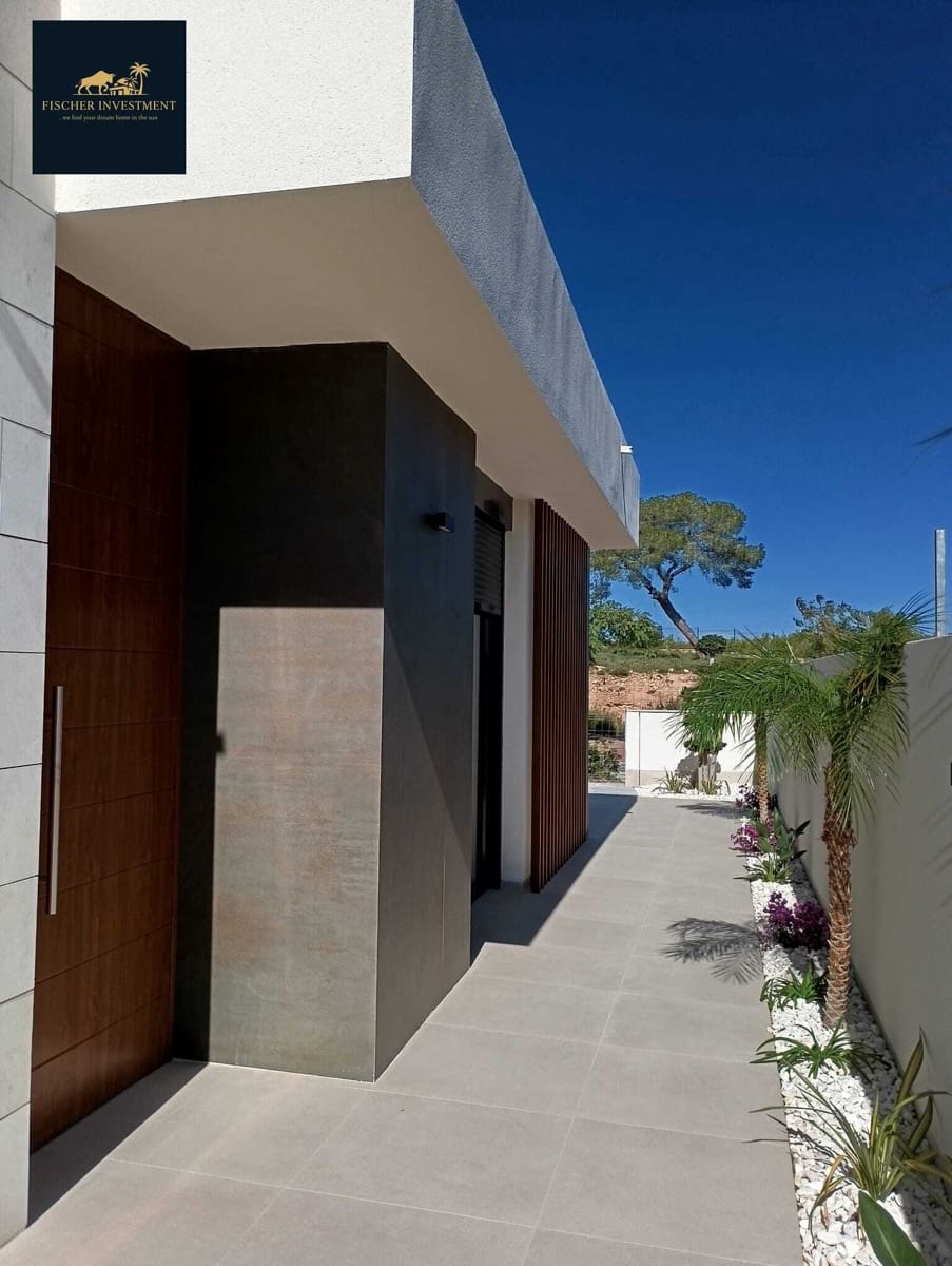 Chalet de 3 habitaciones en Pilar de la Horadada en venta con piscina garaje - 583.900 € (Ref: 9758175)