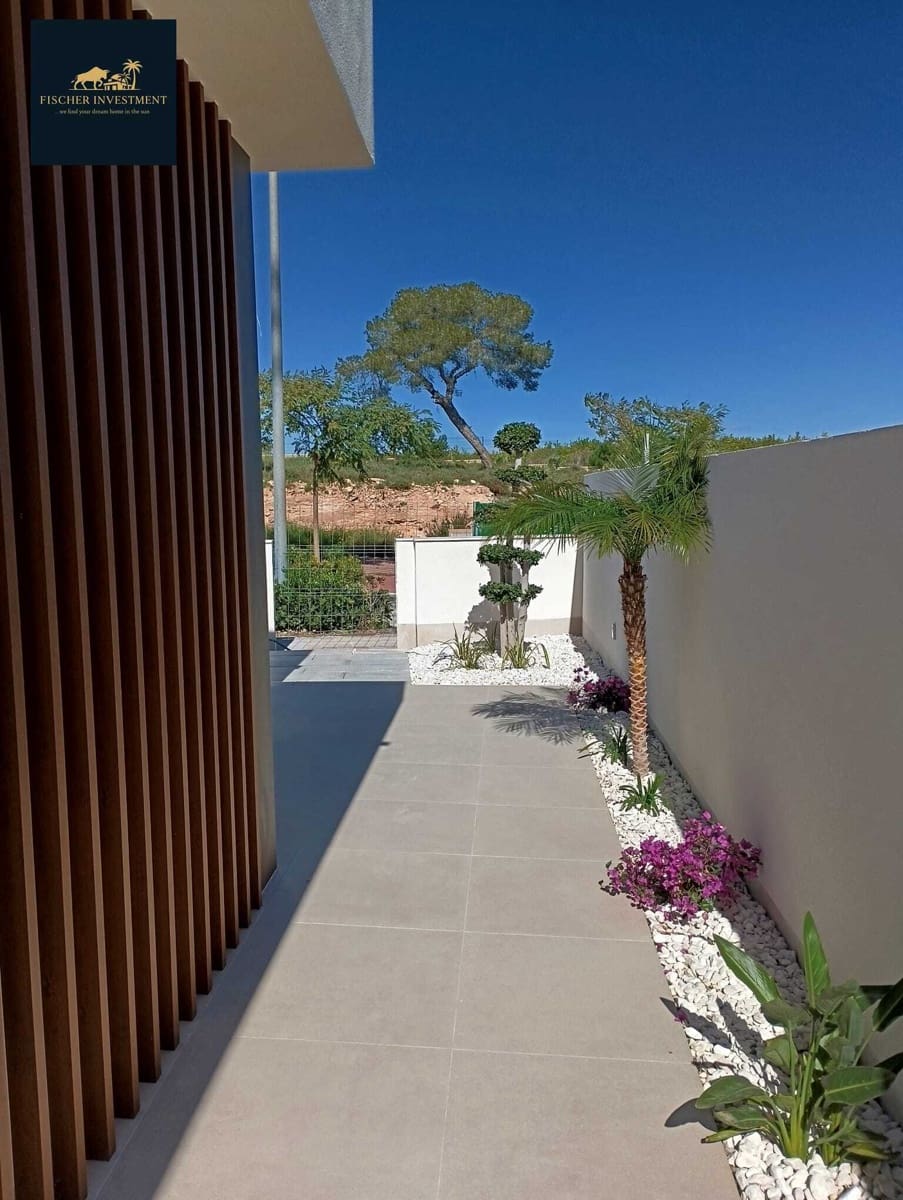 Chalet de 3 habitaciones en Pilar de la Horadada en venta con piscina garaje - 583.900 € (Ref: 9758175)