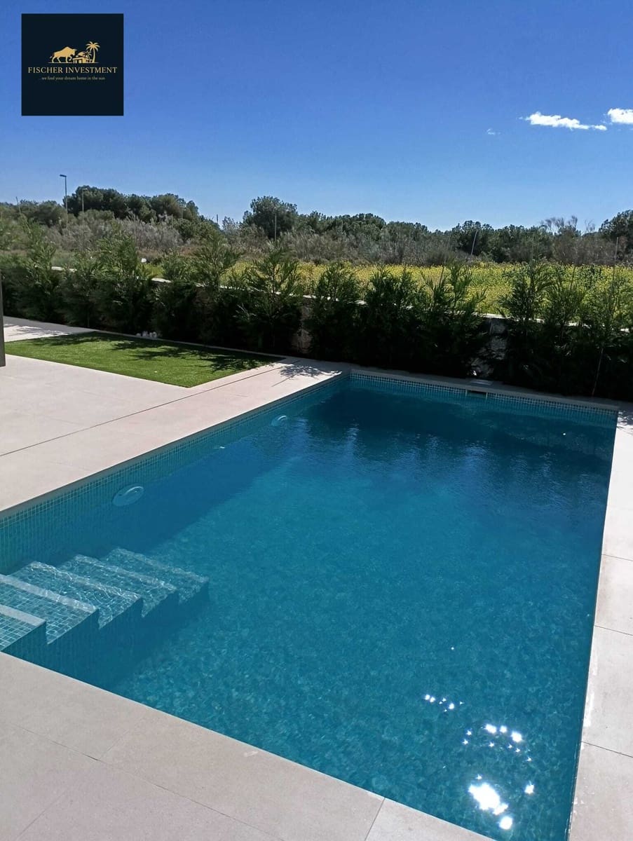 Chalet de 3 habitaciones en Pilar de la Horadada en venta con piscina garaje - 583.900 € (Ref: 9758175)