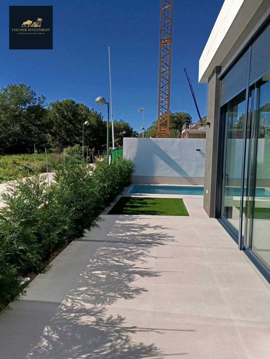 Chalet de 3 habitaciones en Pilar de la Horadada en venta con piscina garaje - 583.900 € (Ref: 9758175)