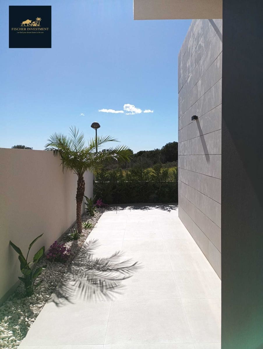 Chalet de 3 habitaciones en Pilar de la Horadada en venta con piscina garaje - 583.900 € (Ref: 9758175)