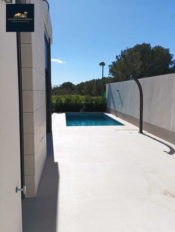 Chalet de 3 habitaciones en Pinar de Campoverde, Pilar de la Horadada en venta con piscina garaje - 583.900 € (Ref: 9758175)