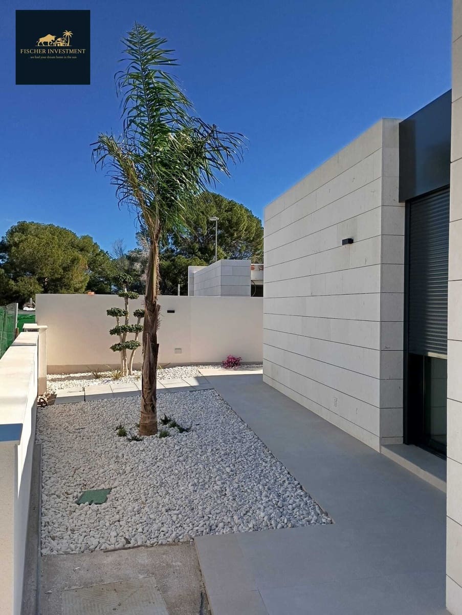 Chalet de 3 habitaciones en Pilar de la Horadada en venta con piscina garaje - 583.900 € (Ref: 9758175)