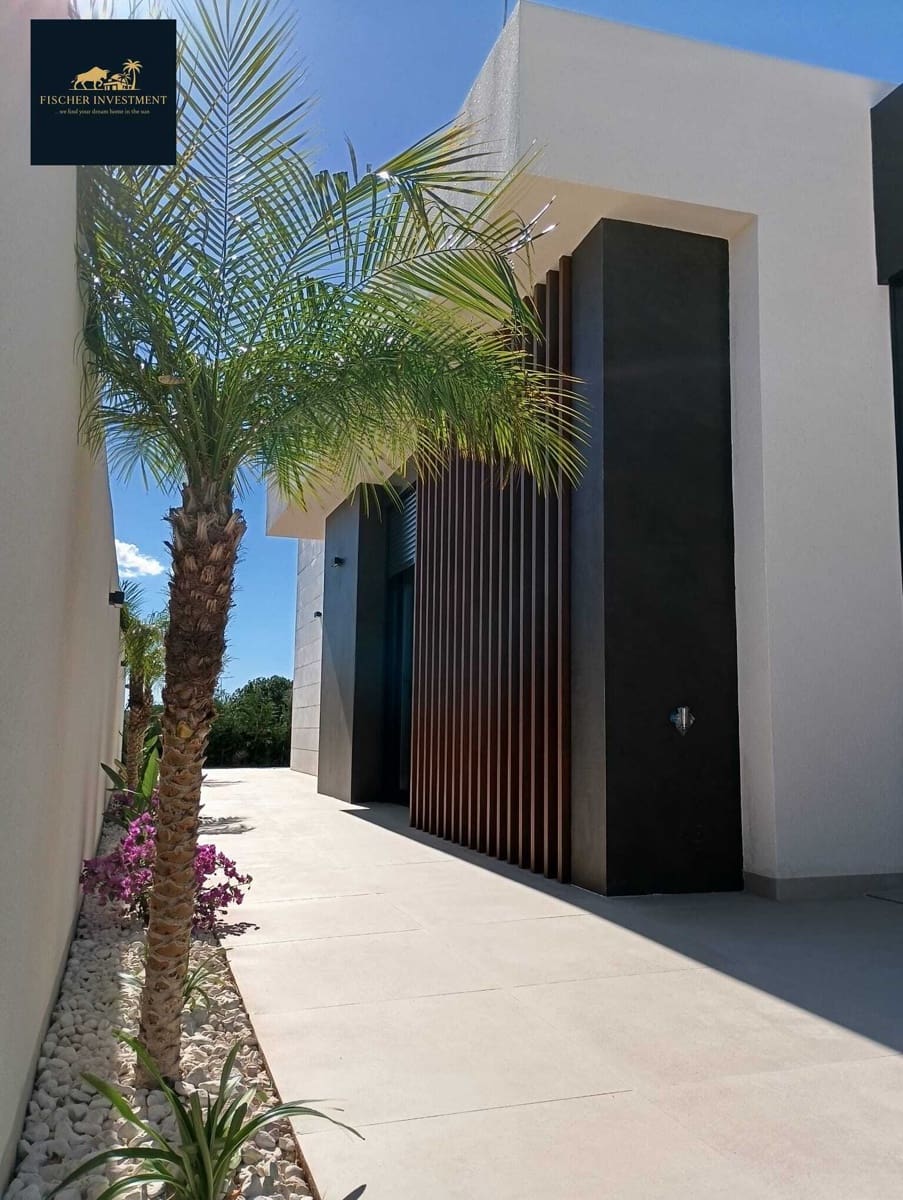 Chalet de 3 habitaciones en Pilar de la Horadada en venta con piscina garaje - 583.900 € (Ref: 9758175)