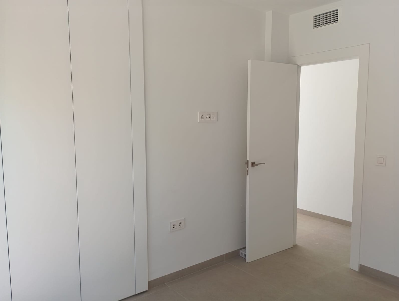 Chalet de 3 habitaciones en Pilar de la Horadada en venta con piscina garaje - 583.900 € (Ref: 9758175)