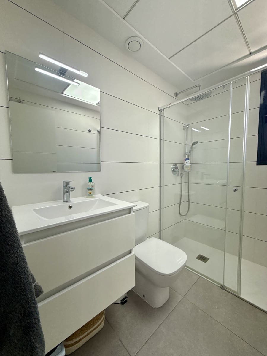 2 makuuhuone Huoneisto myytävänä paikassa Orihuela Costa mukana uima-altaan 
autotalli - 299 900 € (Ref: 9847559)