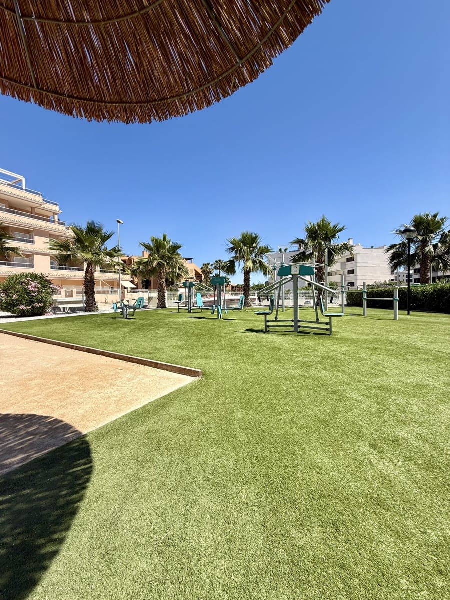 2 makuuhuone Huoneisto myytävänä paikassa Orihuela Costa mukana uima-altaan 
autotalli - 299 900 € (Ref: 9847559)