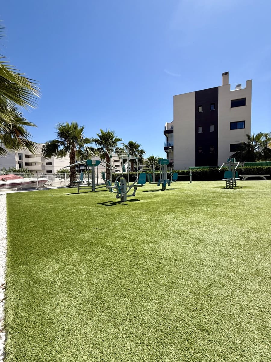 2 makuuhuone Huoneisto myytävänä paikassa Orihuela Costa mukana uima-altaan 
autotalli - 299 900 € (Ref: 9847559)