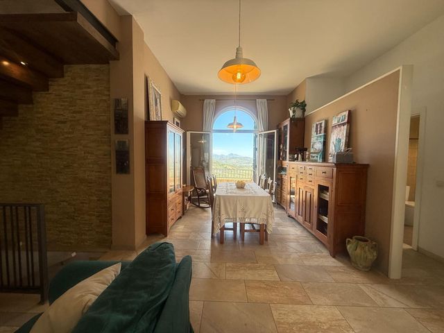 4 Zimmer Villa zu verkaufen in Archidona - 349.000 € (Ref: 10120229)
