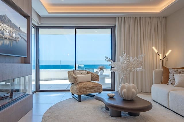Piso de 2 habitaciones en El Velerín, Estepona en venta con piscina - 1.595.000 € (Ref: 10120235)
