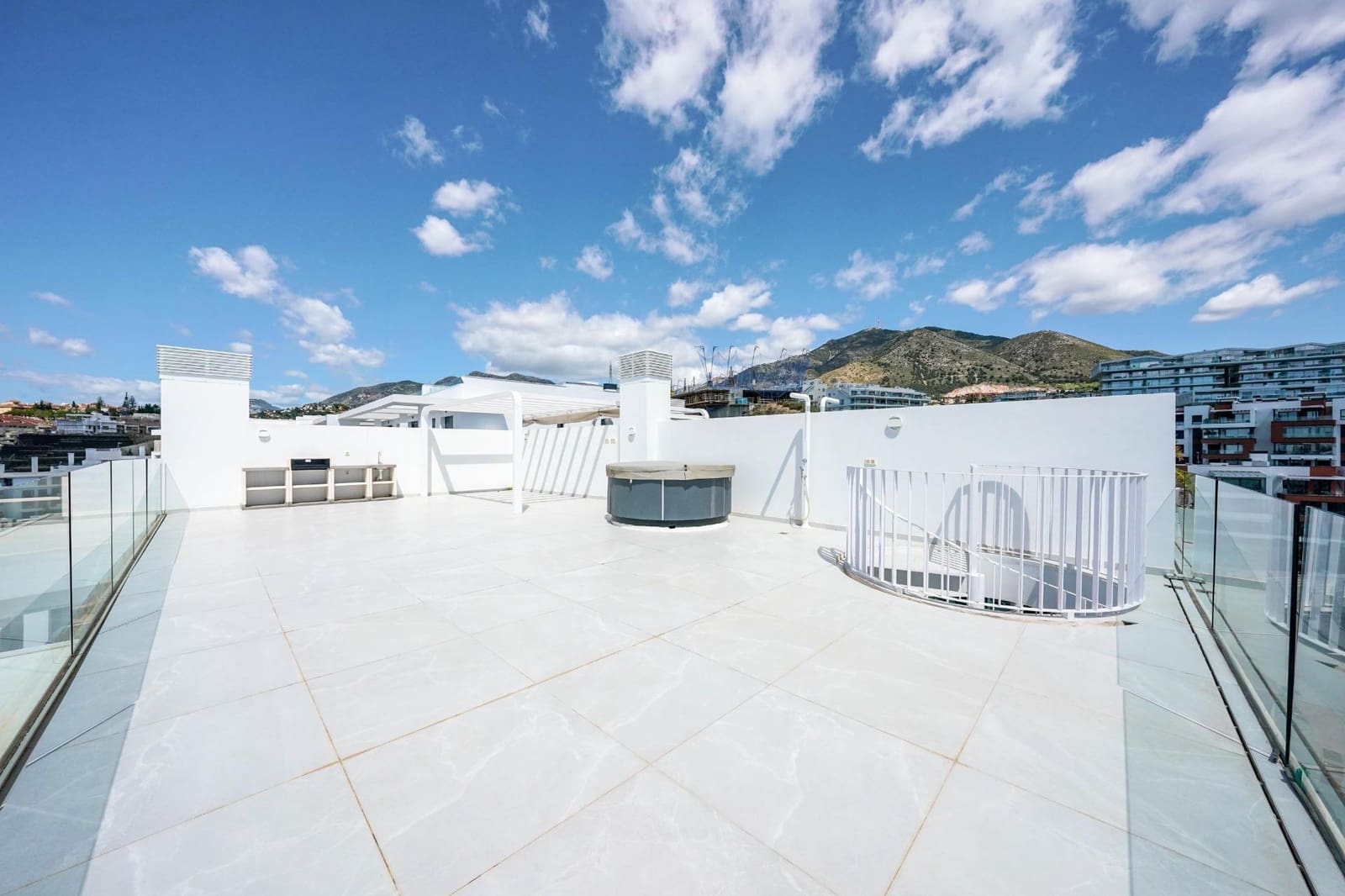 2 slaapkamer Penthouse te koop in Carvajal met zwembad garage - € 775.000 (Ref: 10120236)
